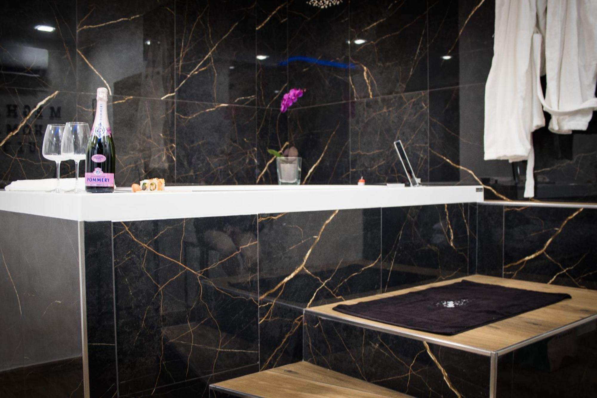 Suite Meghan Home Catania Bagian luar foto