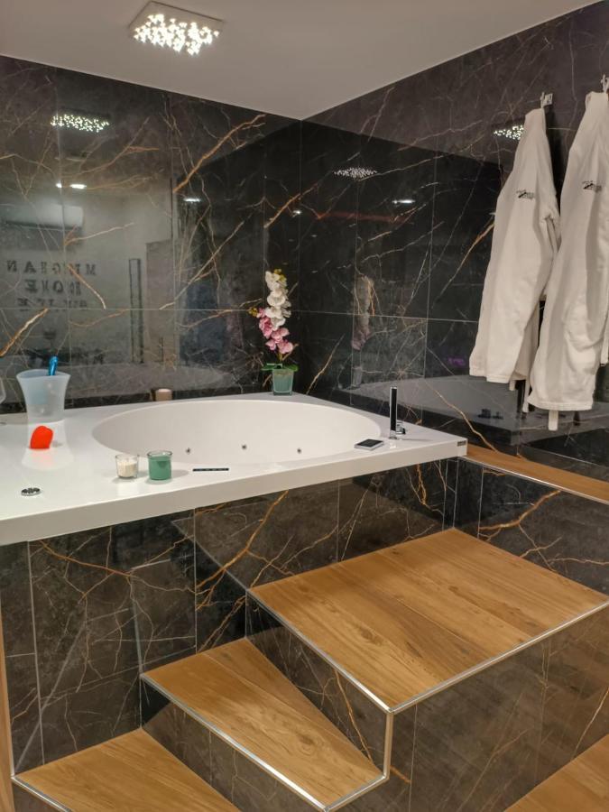 Suite Meghan Home Catania Bagian luar foto