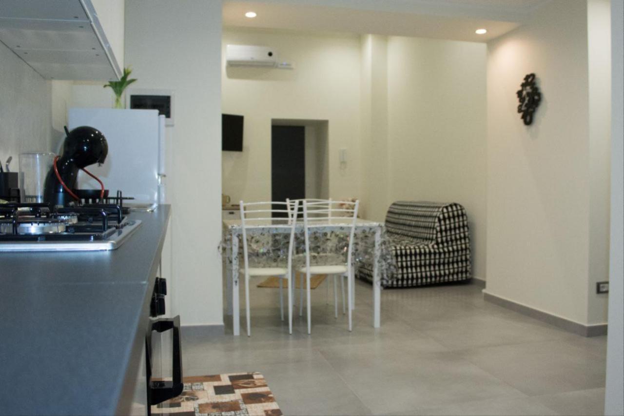 Suite Meghan Home Catania Bagian luar foto
