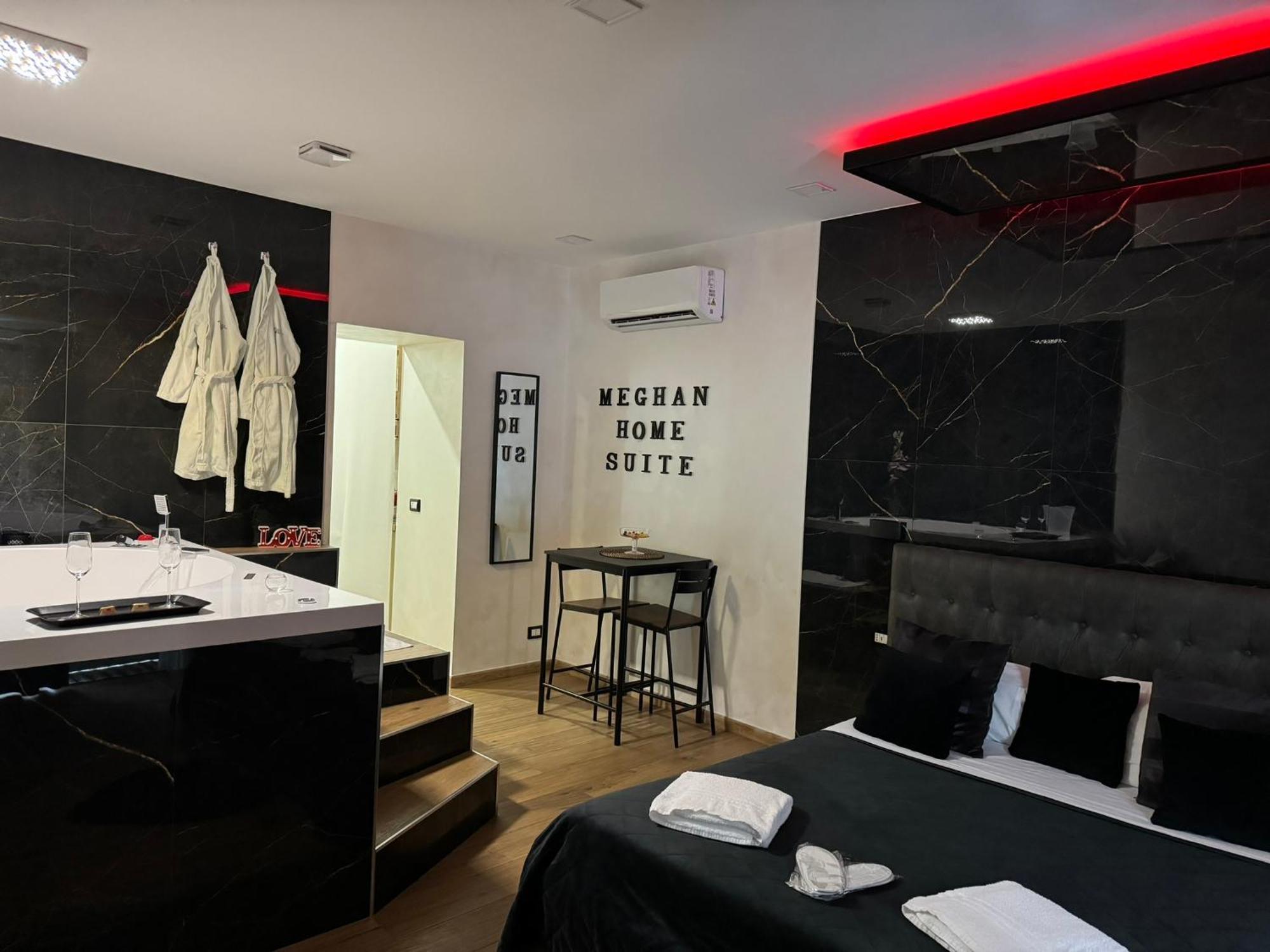 Suite Meghan Home Catania Bagian luar foto